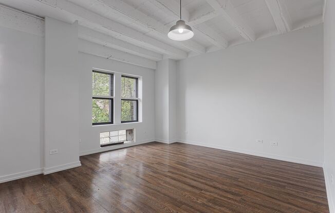 2 beds, 1 bath, 562 sqft, $2,300, Unit 402