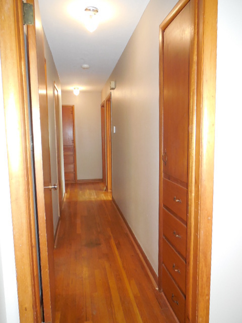 3 beds, 1.5 baths, $1,300