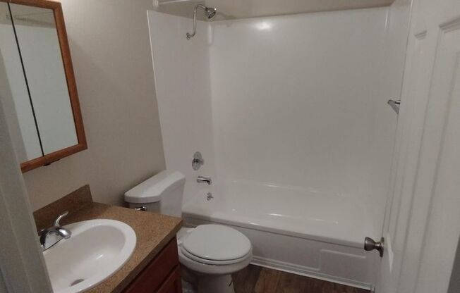 2 beds, 1 bath, 776 sqft, $1,325, Unit 045