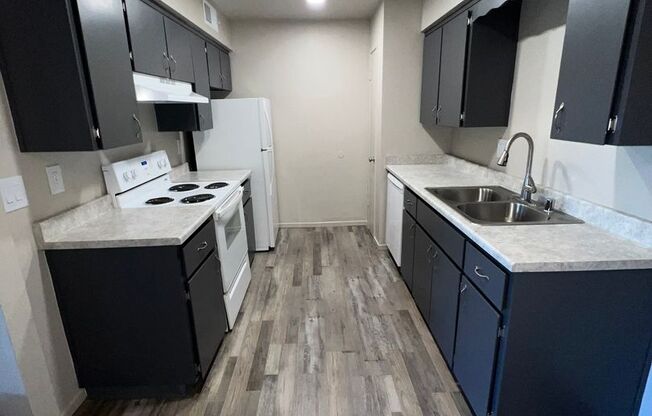 2 beds, 1 bath, 968 sqft, $1,660, Unit 71