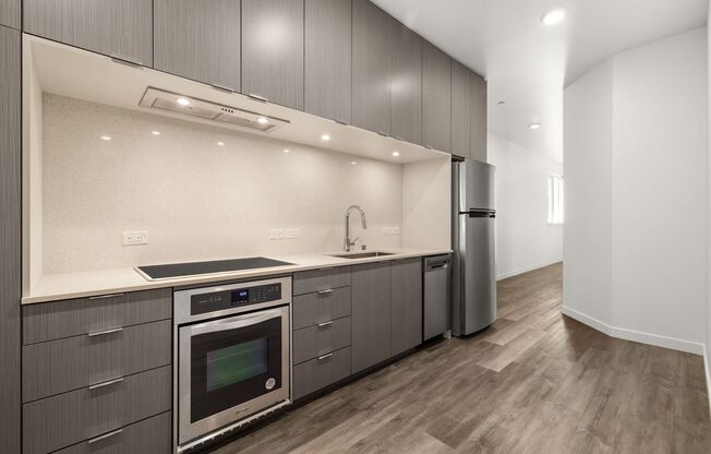 1 bed, 1 bath, 607 sqft, $1,950, Unit 807