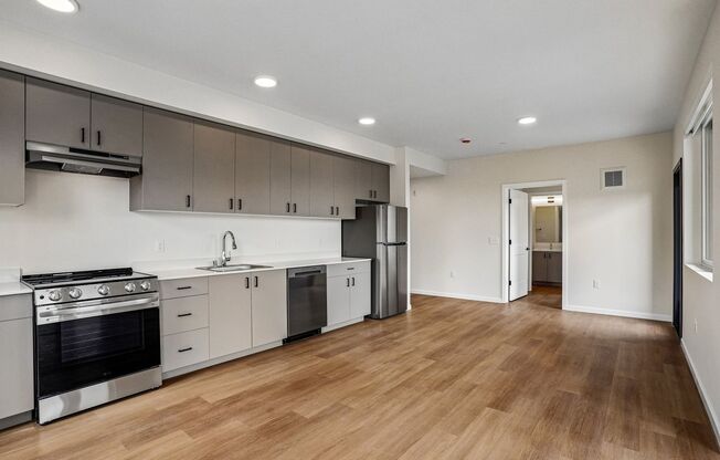 2 beds, 2 baths, 938 sqft, $2,325, Unit 202