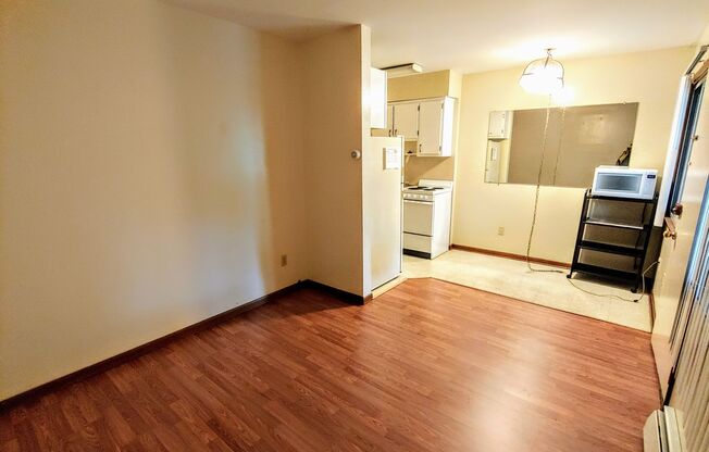 1 bed, 1 bath, $725, Unit 2A