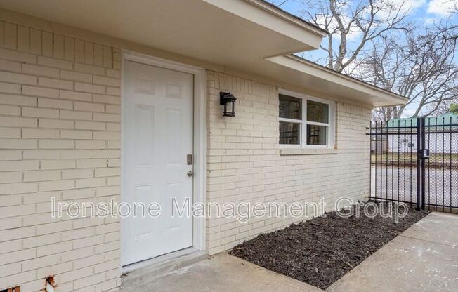 1011 S ROCKFORD AVE