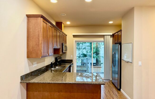 Beautiful 2 bed, 2.5 bath townhome located in Mountlake Terrance $2800/mo.