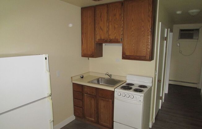 (550) - 2950 Tomahawk Court
