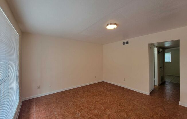 2 beds, 1 bath, $899, Unit 1