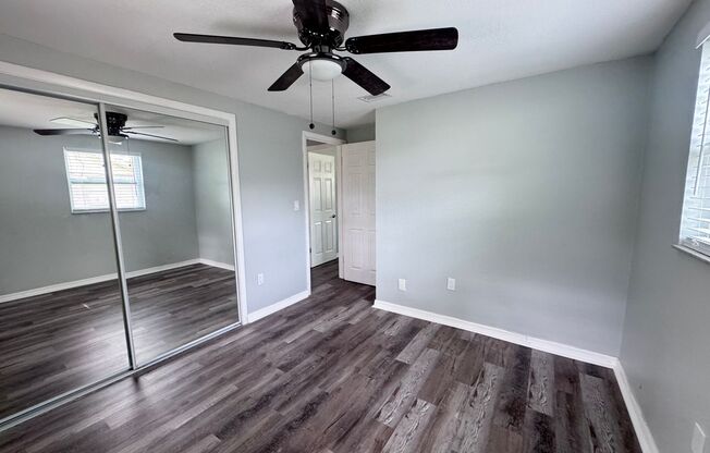 2 Bedroom 1 Bath Duplex with Washer/Dryer!