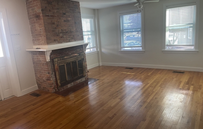 1 bed, 1 bath, 650 sqft, $2,300, Unit 1