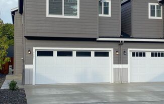 New End Unit Townhome w/ 3 Bedroom 2.5 Bath!