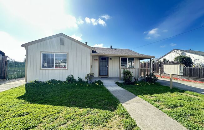 Ready For Move In! ~Amazing and Newly Renovated 2 Beds 1 Bath