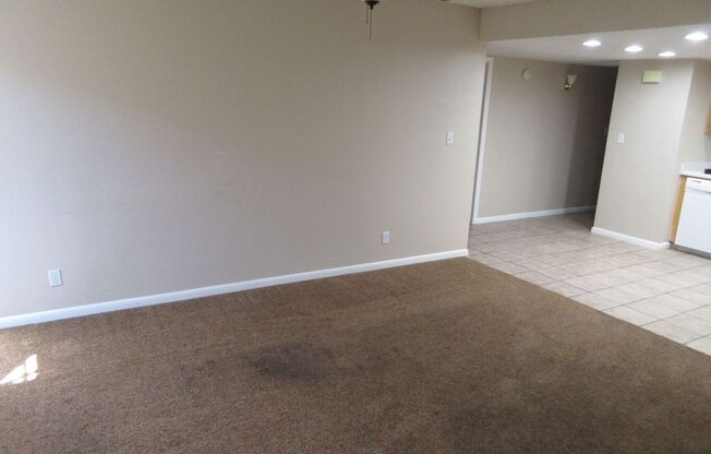 3 beds, 1 bath, $995