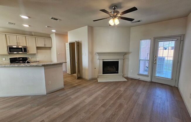 Stunning 3-bedroom, 2.5-bathroom duplex located in the vibrant city of Lewisville, TX