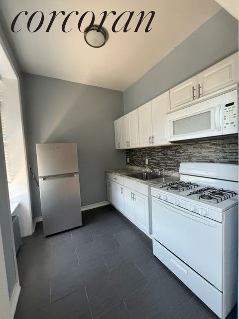 94 5 AVE