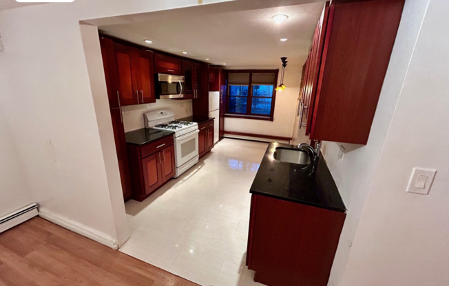 1 bed, 1 bath, $2,350, Unit GROUND