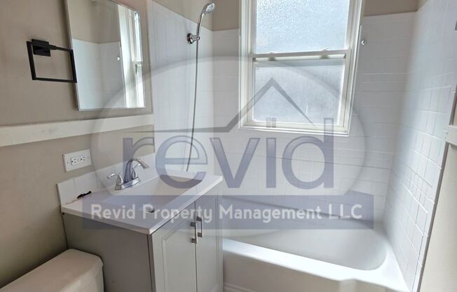 2 beds, 1 bath, 752 sqft, $995, Unit 1301-5