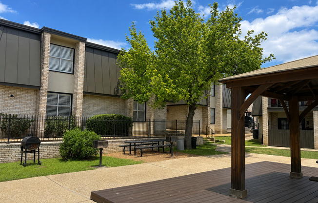2 beds, 2 baths, 931 sqft, $1,225, Unit 02-0208