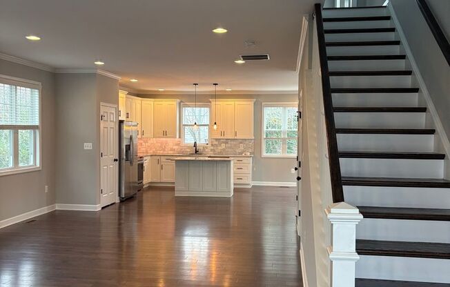 Beautiful Home Conveniently Located in Alexandria w/ Lower Level Suite