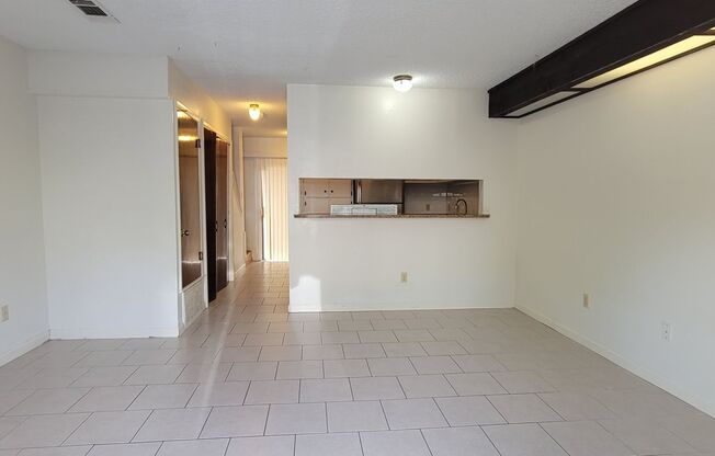 2 beds, 1.5 baths, $1,050, Unit 7