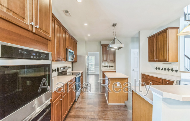 6102 GREENGATE LN