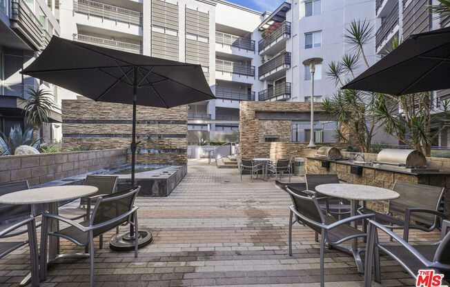 2 beds, 2 baths, 1,290 sqft, $3,700, Unit 439