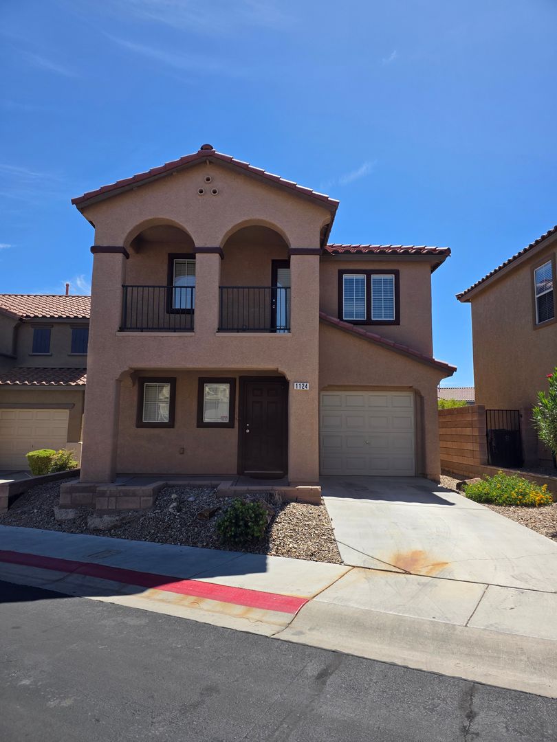 Spacious 3BD in Gated Community – Water Included