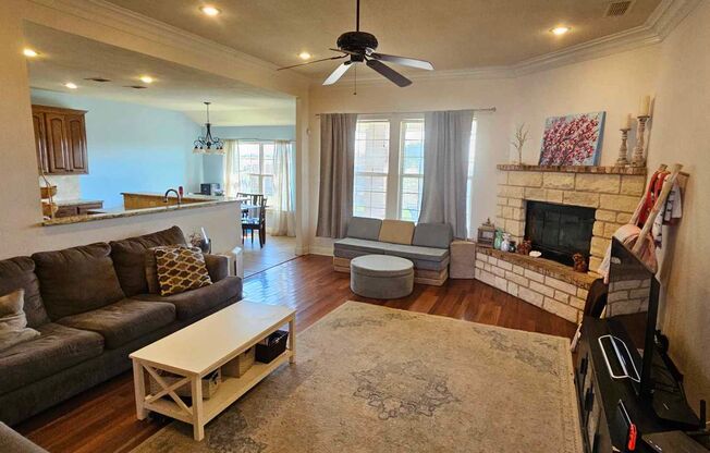Beautiful 4 bedroom, 2 bath home for rent