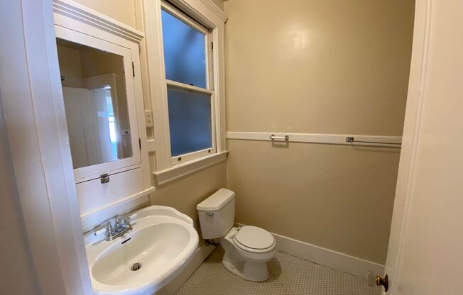 1 bed, 1 bath, $1,795, Unit 35