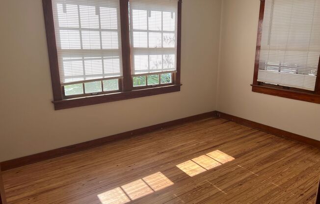 2 beds, 1 bath, $1,300