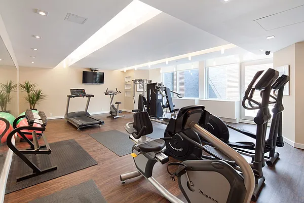 Studio, 1 bath, $2,850, Unit 6D