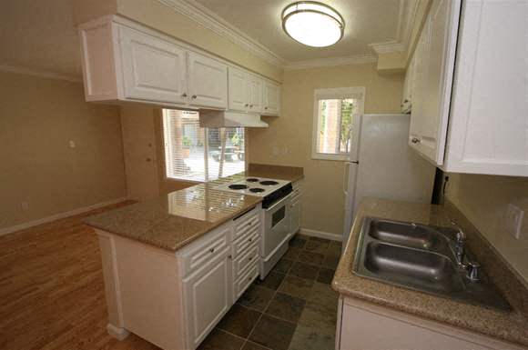 Kitchen, Granite Counters, Appliances, Tile, Wood Flooring