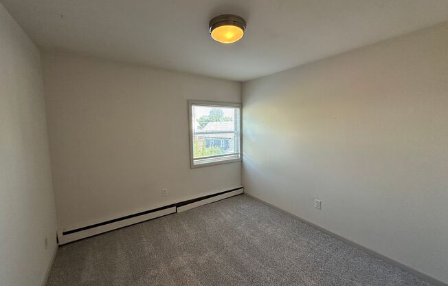 2 beds, 1 bath, $1,395, Unit 322