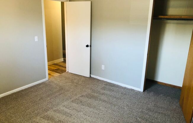 2 beds, 1 bath, $645, Unit 1