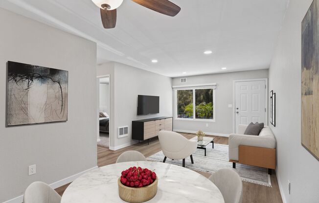 2 beds, 1 bath, 760 sqft, $2,699, Unit 40-213