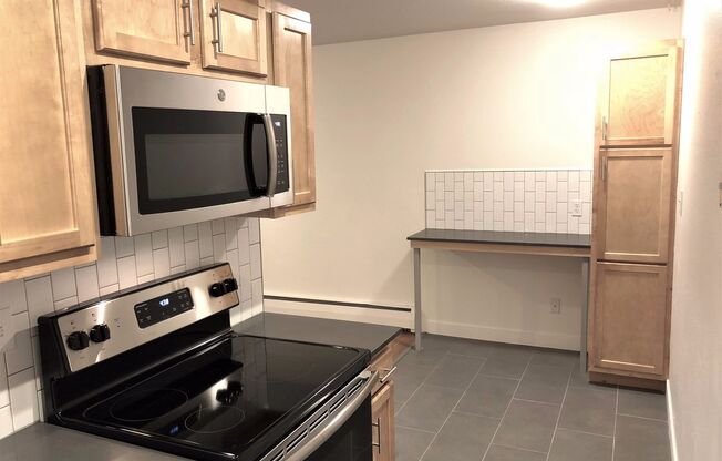 2 beds, 1 bath, 875 sqft, $2,295, Unit 202