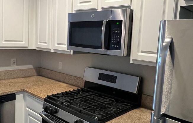 2 beds, 2 baths, $2,275, Unit # 5523