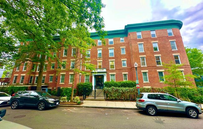 Great 2 bed 1 bath in Eckington/Bloomingdale at the Madison Condominiums