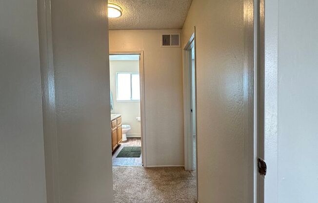 2 beds, 1 bath, 950 sqft, $2,225, Unit 07