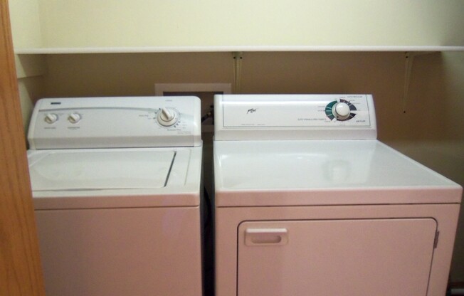 2 beds, 1 bath, 1,250 sqft, $1,329.99, Unit 176-09