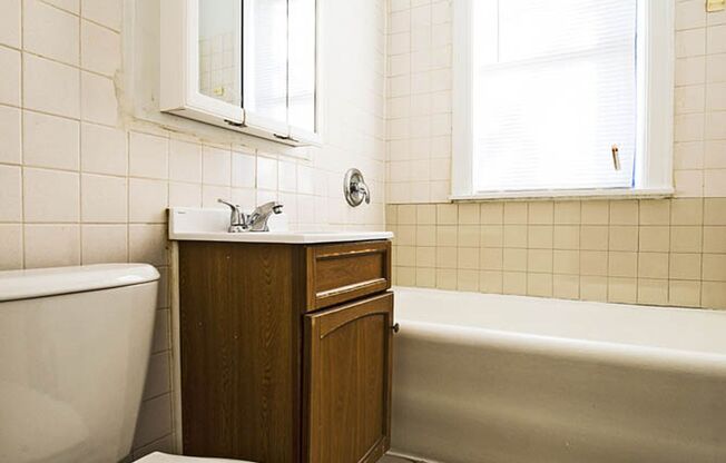 1717 W 77th