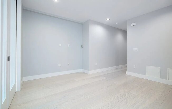 2 beds, 1 bath, $4,595, Unit 4
