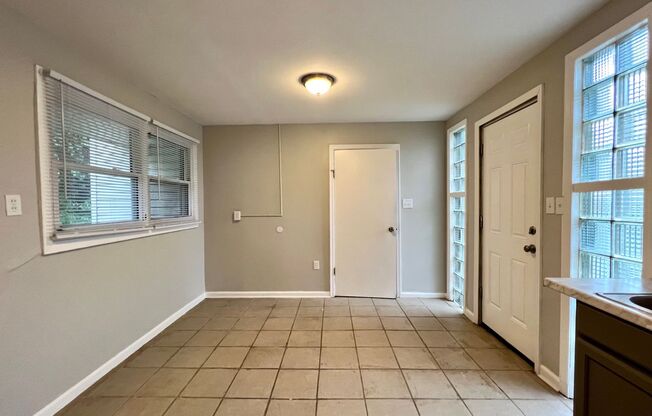 3 beds, 1 bath, $1,600