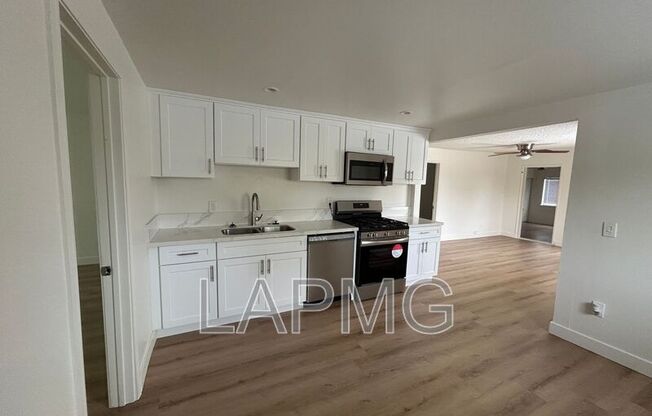 3824 W 104 ST