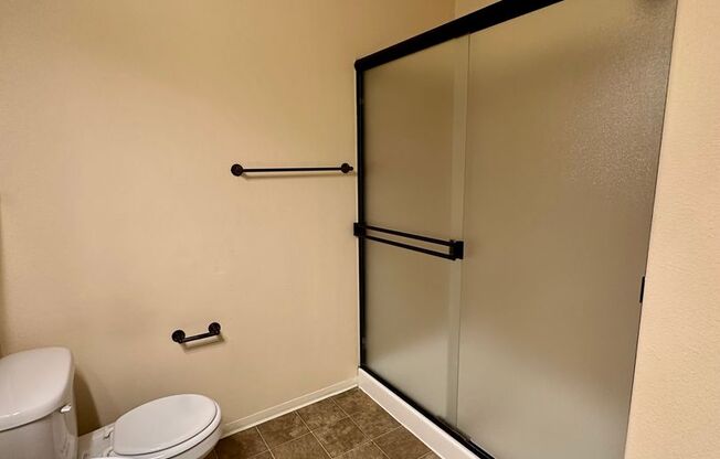 3 beds, 2 baths, $1,795, Unit 104