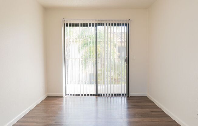 2 beds, 1 bath, 594 sqft, $2,095, Unit 1340-22