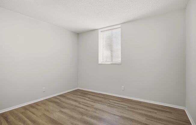 2 beds, 1 bath, 819 sqft, $1,200