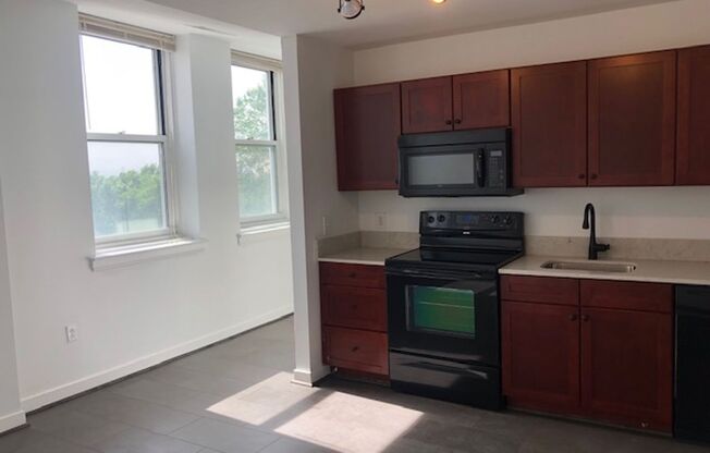2 beds, 1 bath, $1,999, Unit 220