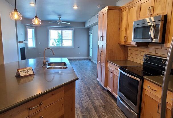 3 beds, 2 baths, $1,750, Unit 239