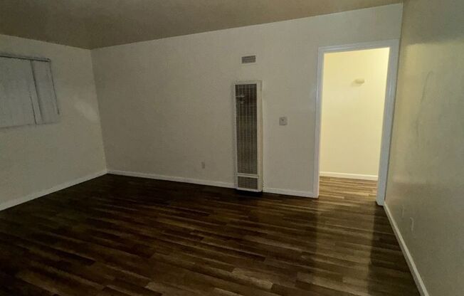 1 bed, 1 bath, $2,096, Unit 5