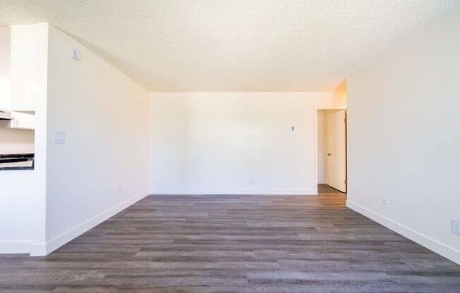 3 beds, 2 baths, 1,200 sqft, $2,900, Unit 633-35